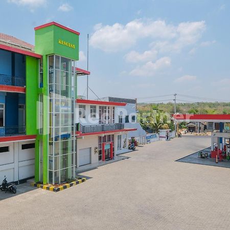Grand Kencana Guesthouse Syariah Near Wisata Bahari Lamongan Paciran ภายนอก รูปภาพ