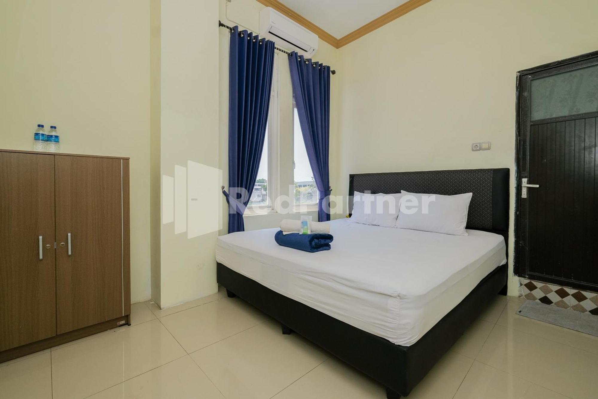 Grand Kencana Guesthouse Syariah Near Wisata Bahari Lamongan Paciran ภายนอก รูปภาพ