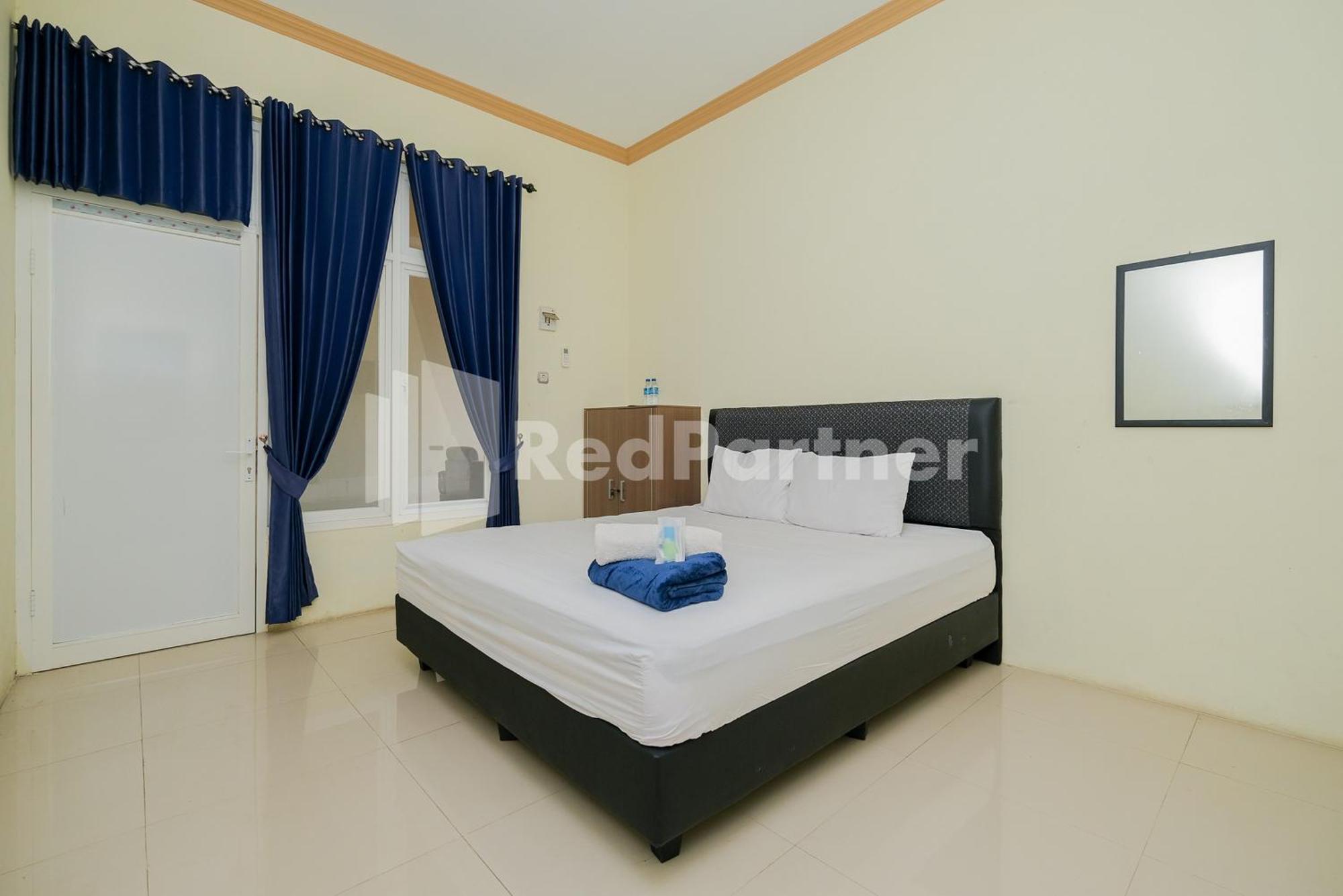 Grand Kencana Guesthouse Syariah Near Wisata Bahari Lamongan Paciran ภายนอก รูปภาพ