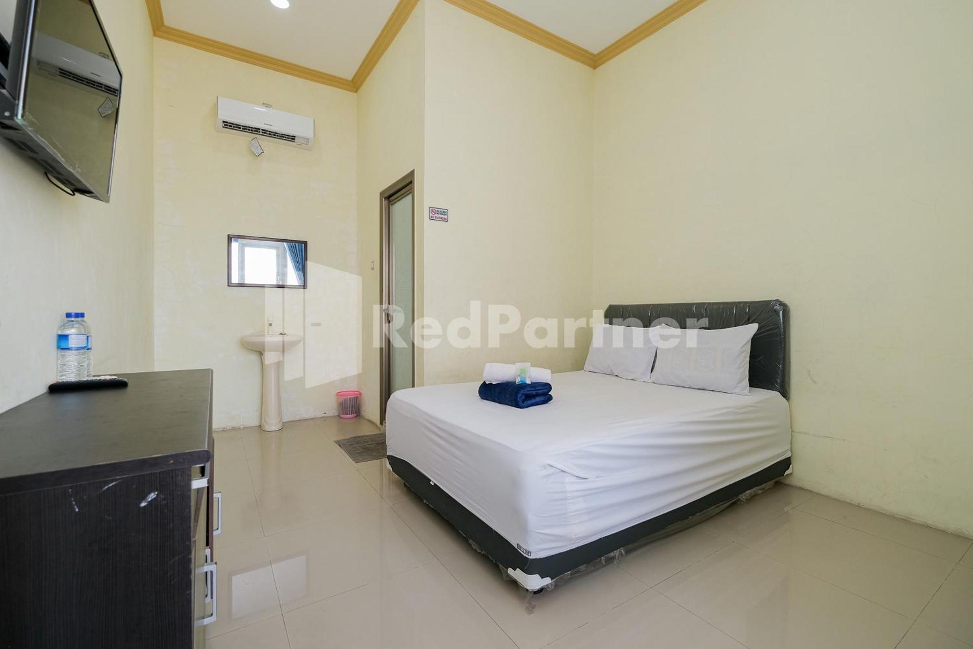 Grand Kencana Guesthouse Syariah Near Wisata Bahari Lamongan Paciran ภายนอก รูปภาพ