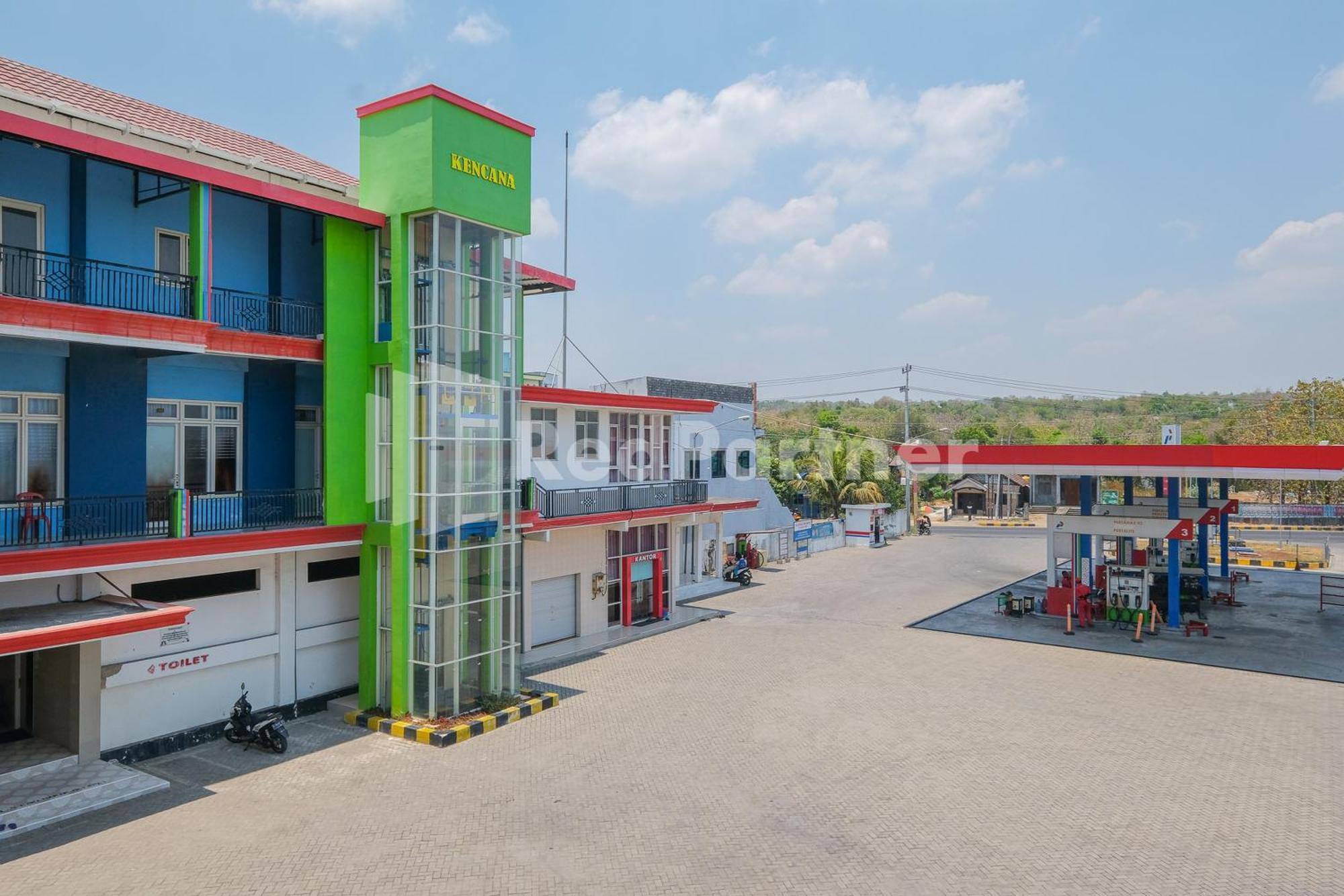 Grand Kencana Guesthouse Syariah Near Wisata Bahari Lamongan Paciran ภายนอก รูปภาพ