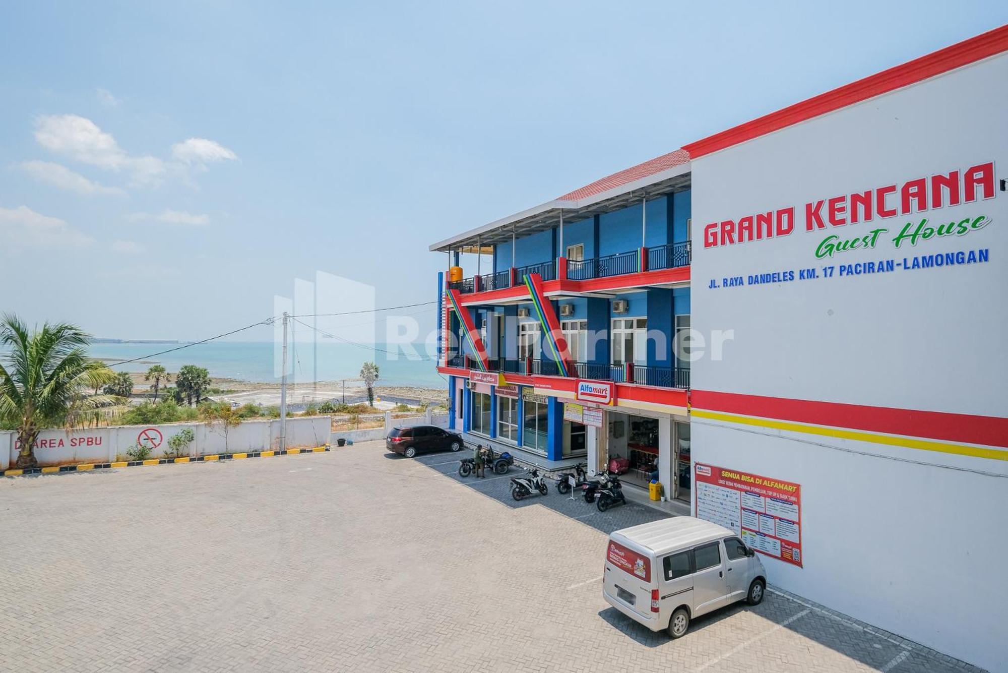 Grand Kencana Guesthouse Syariah Near Wisata Bahari Lamongan Paciran ภายนอก รูปภาพ