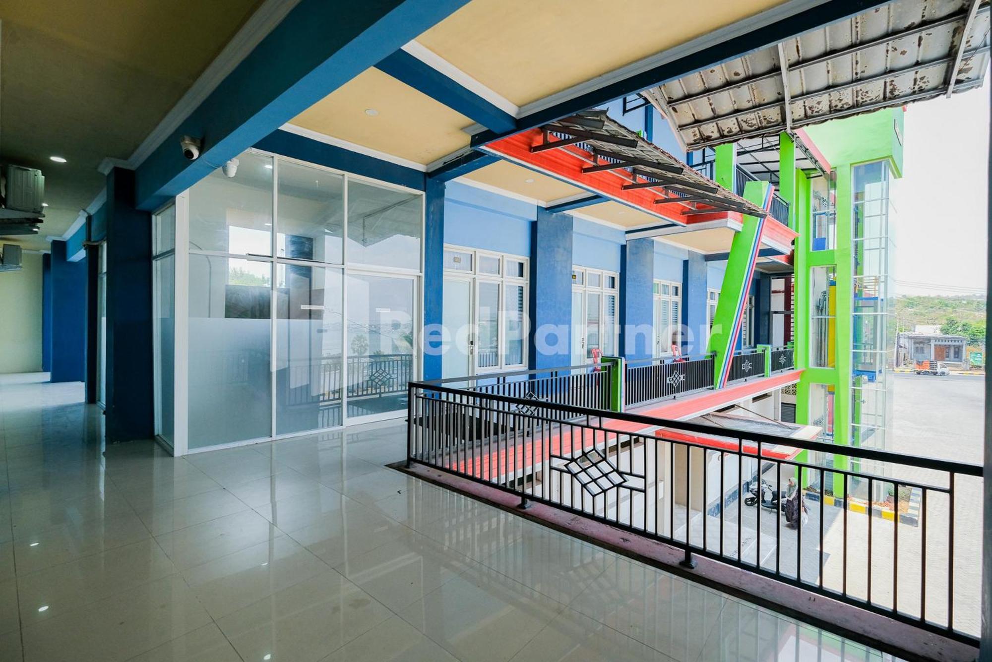 Grand Kencana Guesthouse Syariah Near Wisata Bahari Lamongan Paciran ภายนอก รูปภาพ