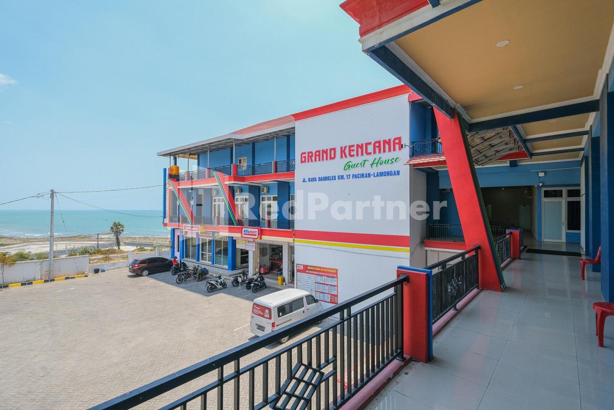 Grand Kencana Guesthouse Syariah Near Wisata Bahari Lamongan Paciran ภายนอก รูปภาพ