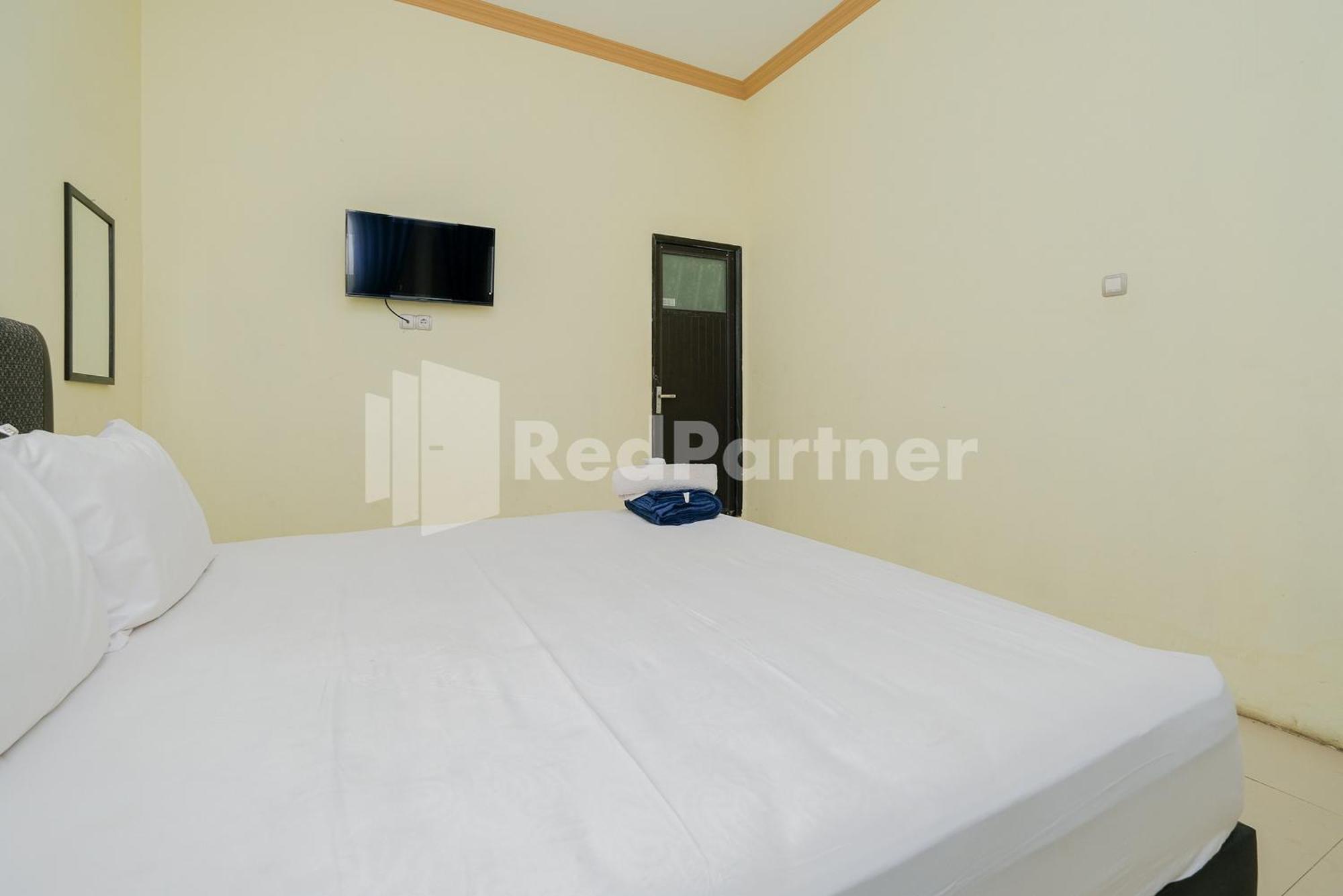 Grand Kencana Guesthouse Syariah Near Wisata Bahari Lamongan Paciran ภายนอก รูปภาพ